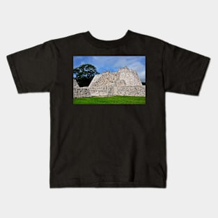 Site archéologique d'Edzna, Campeche, Mexique Kids T-Shirt